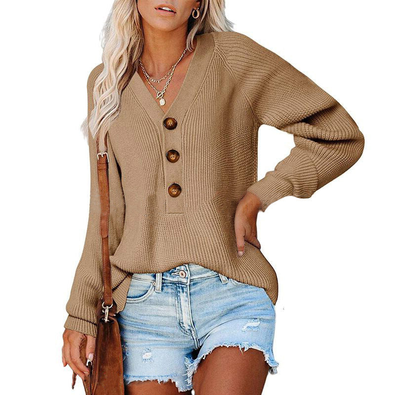 Knitted Charm – Le Pull Col V Boutonné