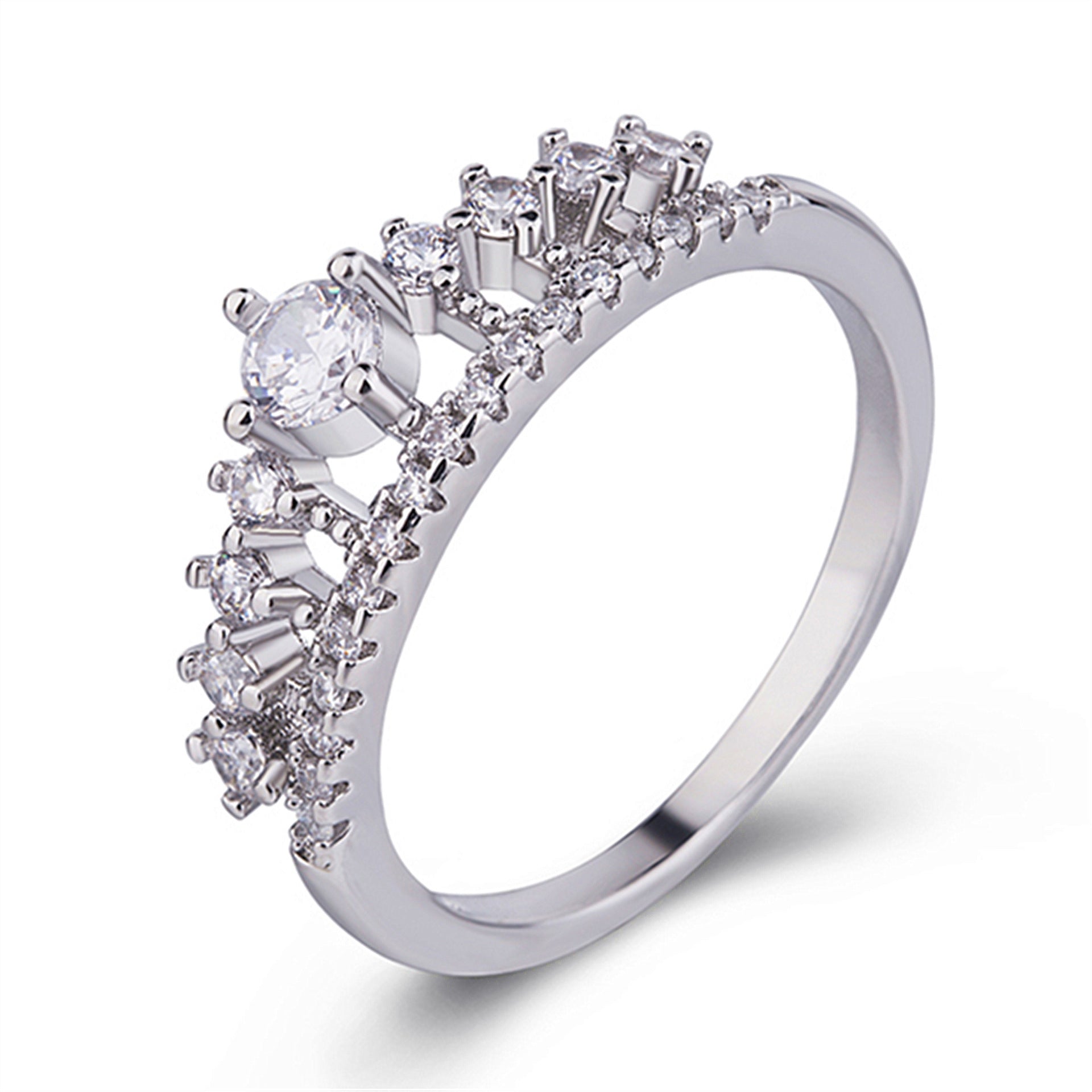 👑 Micro-set Crown Ring – Royal Elegance at Your Fingertips