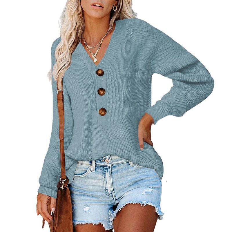 Knitted Charm – Le Pull Col V Boutonné