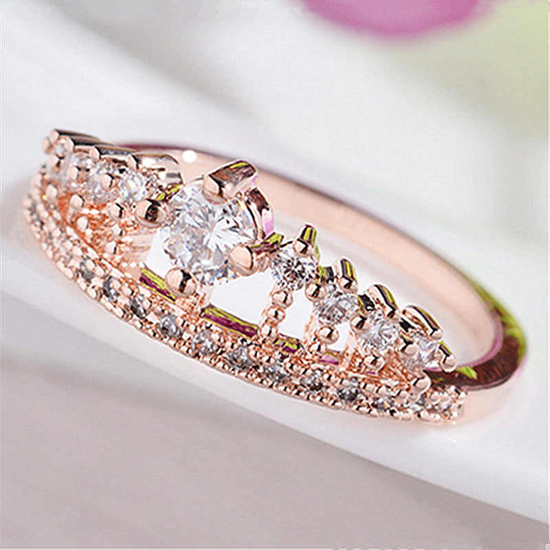👑 Micro-set Crown Ring – Royal Elegance at Your Fingertips