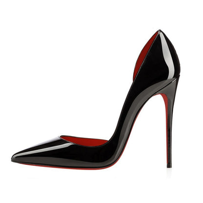 Fondo rojo: icónicos zapatos de tacón de aguja y suela roja