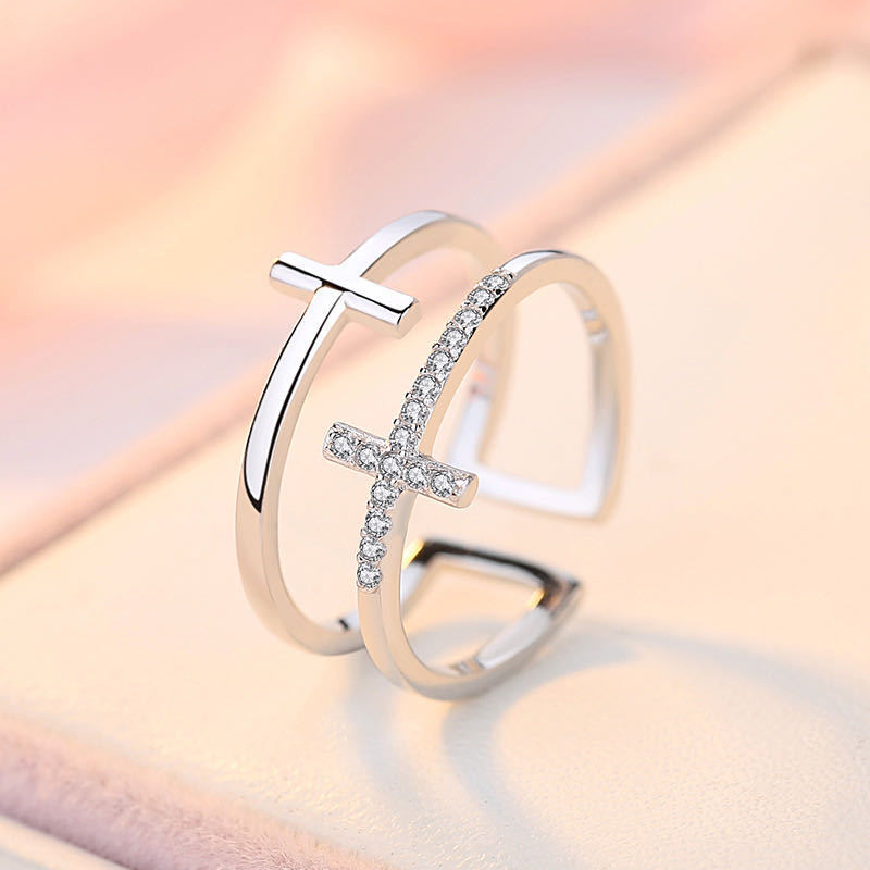 Doble Cruz – Elegancia minimalista con un doble símbolo